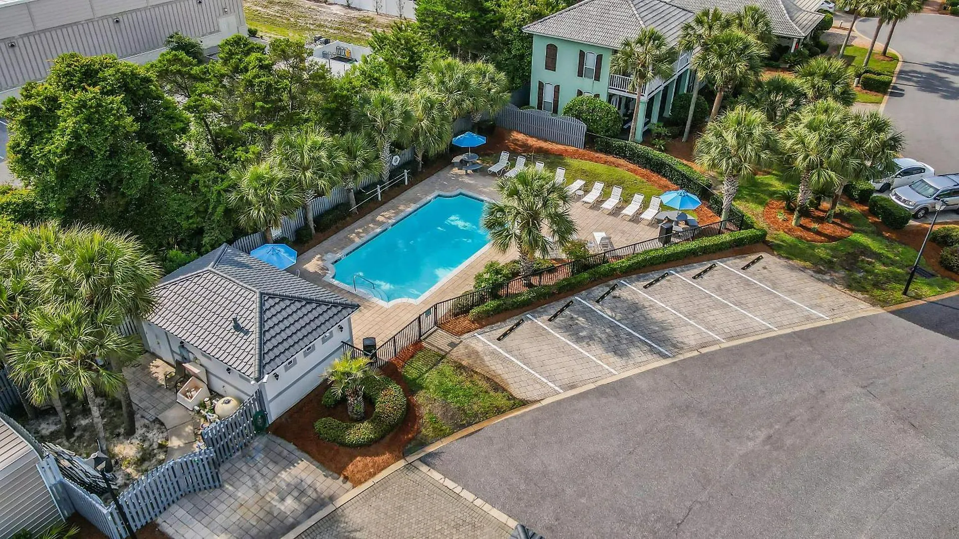 Luxury Beach House Steps From Pool And Short Walk To Private Beach Pavilion Destin